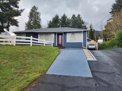 1038 N Myrtle Rd, Myrtle Creek, OR 97457
