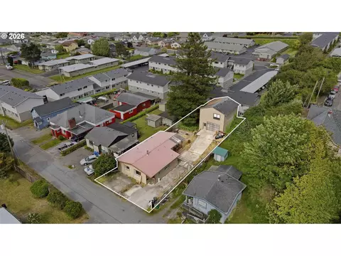354 S 9th Ct, Coos Bay, OR 97420