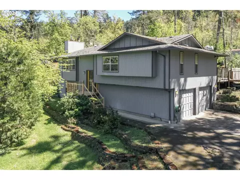 759 S 71st St, Springfield, OR 97478