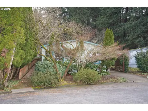 16000 SE Powell Blvd # 27, Portland, OR 97236
