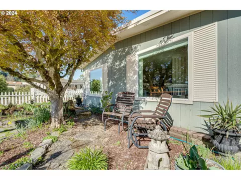 11456 SW Royal Villa Dr, Portland, OR 97224