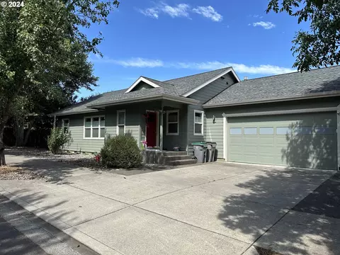 2058 Freedom Dr, Hood River, OR 97031
