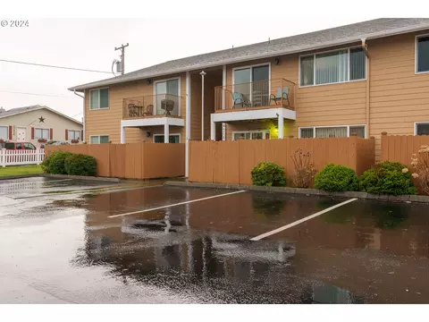 320 Necanicum Dr #3, Seaside, OR 97138