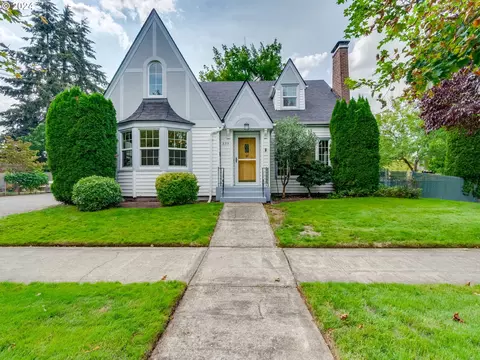 835 NE Cowls St, Mcminnville, OR 97128