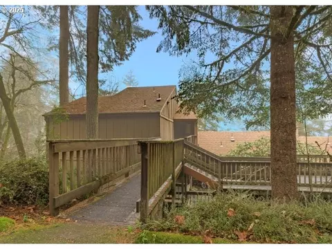 210 Trailside Loop #210, Eugene, OR 97405