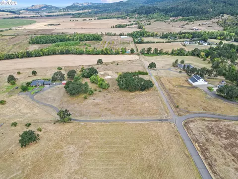 Oak Crest Dr, Coburg, OR 97408