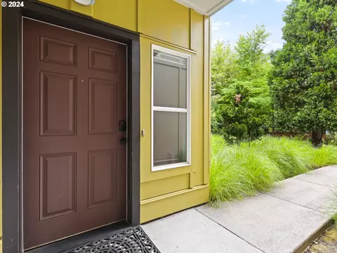 2004 NE Cadbury Ave #209, Beaverton, OR 97006