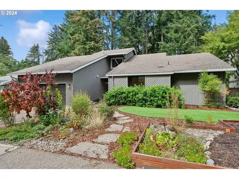 8793 SW Iroquois Dr, Tualatin, OR 97062