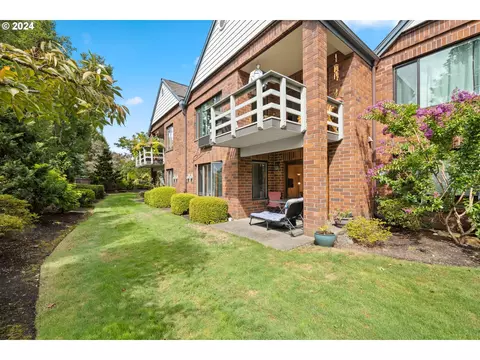 14905 NE Sacramento St #6, Portland, OR 97230