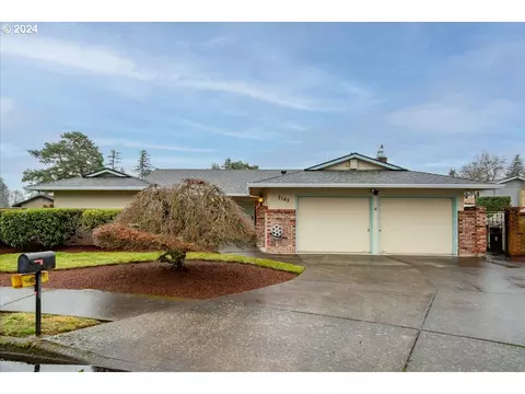 2165 NE Country Club Ct, Gresham, OR 97030