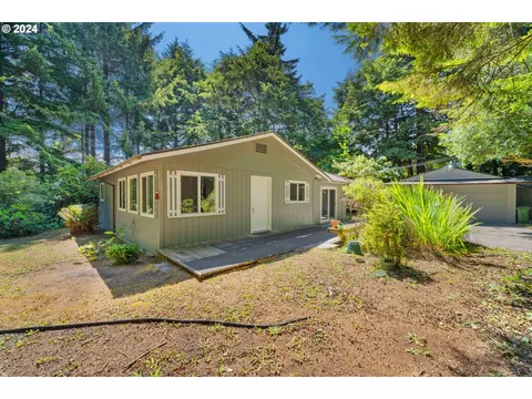63375 Crestwood Dr, Coos Bay, OR 97420