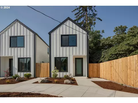 5835 SE Liebe St, Portland, OR 97206