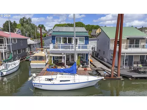 470 N Tomahawk Island Dr, Portland, OR 97217