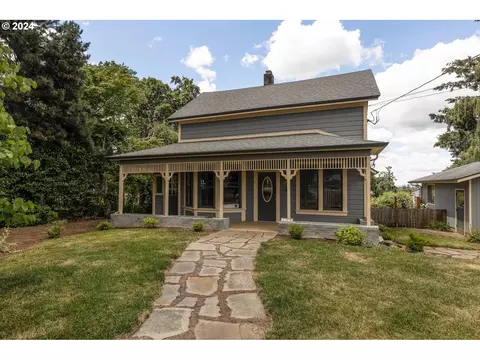 408 Eureka Ave, Silverton, OR 97381