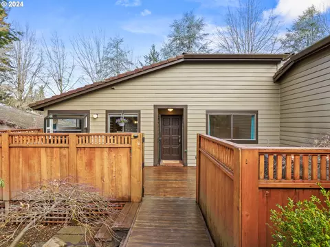 7558 SW Cresmoor Dr, Beaverton, OR 97008