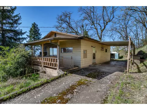1840 NW Goetz St, Roseburg, OR 97471