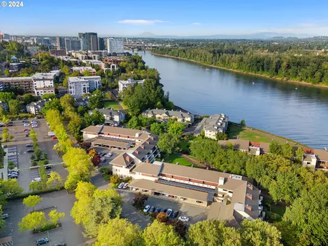 5250 S Landing Dr #306, Portland, OR 97239