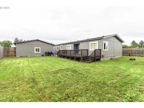 560 N Hezzie Ln, Molalla, OR 97038