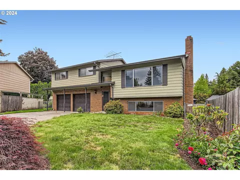 180 SE Hacienda Ct, Gresham, OR 97080