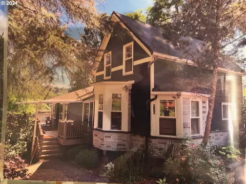 510 W 2nd St, La Center, WA 98629