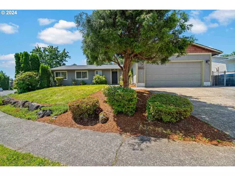 1639 SW 8th Dr, Gresham, OR 97080