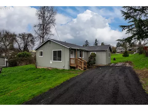 90 NE Ronald St, Winston, OR 97496