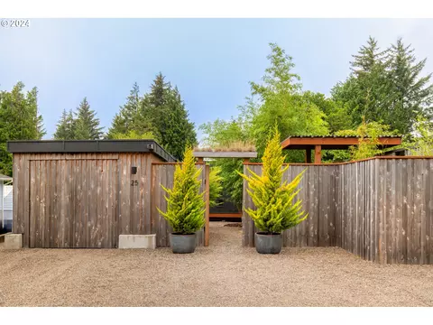 25 SE Sunnyview Ln, Depoe Bay, OR 97341