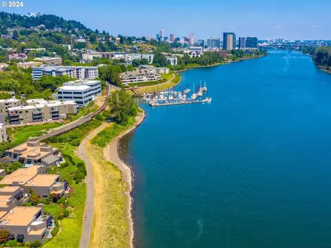 5624 S Riverside Ln #2, Portland, OR 97239