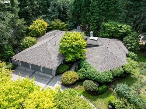 1520 S Corbett Hill Cir, Portland, OR 97219
