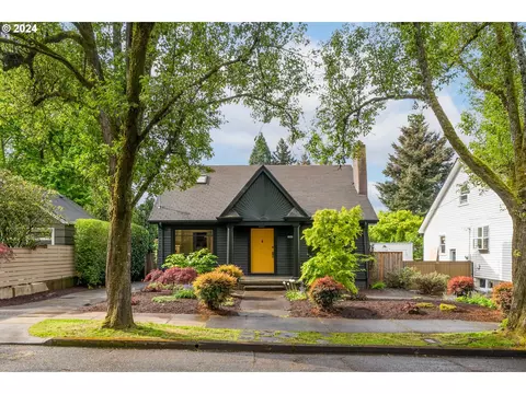 3584 NE Siskiyou St, Portland, OR 97212