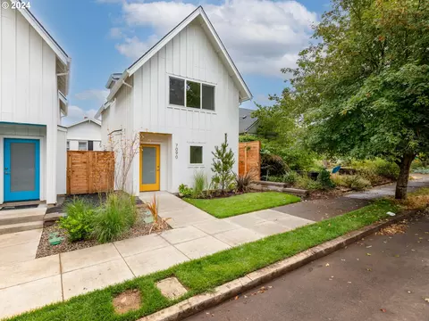 2295 N Humboldt St, Portland, OR 97217
