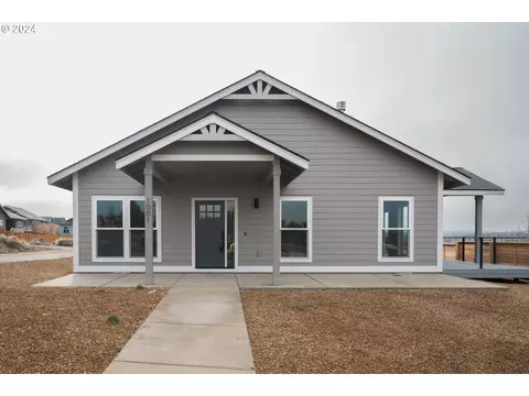 1001 SE Greenleaf Ln, Madras, OR 97741