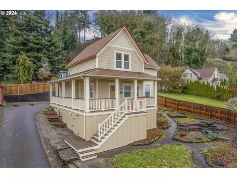 810 W C St, Rainier, OR 97048