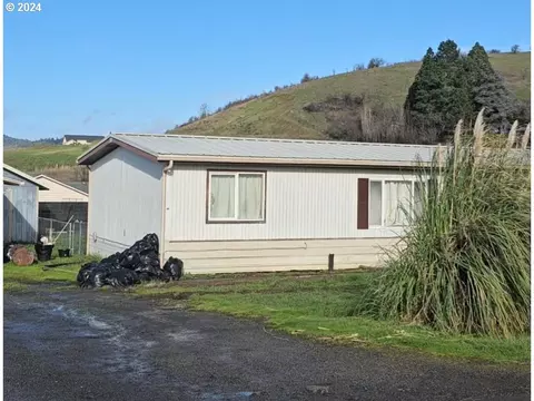 2556 Landers Ave, Roseburg, OR 97471