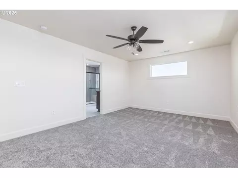 Bedroom - 856 E Autumn Ave, Hermiston, OR 97838 photo 5 of 5