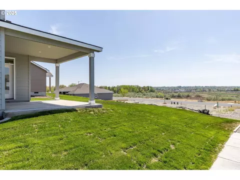 Exterior - 856 E Autumn Ave, Hermiston, OR 97838 photo 4 of 8