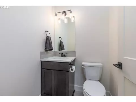 Bath - 856 E Autumn Ave, Hermiston, OR 97838 photo 4 of 4