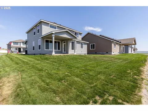 Exterior - 856 E Autumn Ave, Hermiston, OR 97838 photo 5 of 8