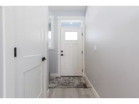 Entry Way - 856 E Autumn Ave, Hermiston, OR 97838 photo 1 of 1