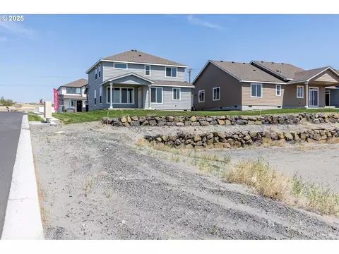 Exterior - 856 E Autumn Ave, Hermiston, OR 97838 photo 8 of 8