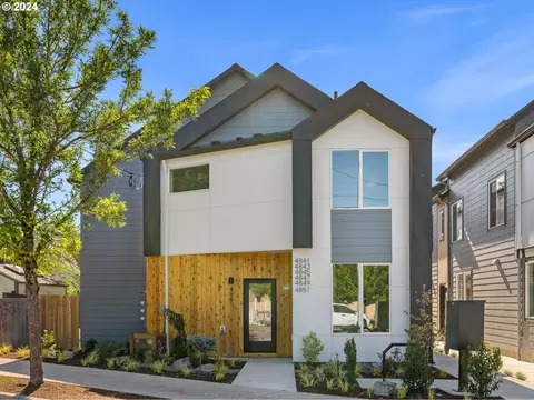 4843 NE Cully Blvd #2, Portland, OR 97218