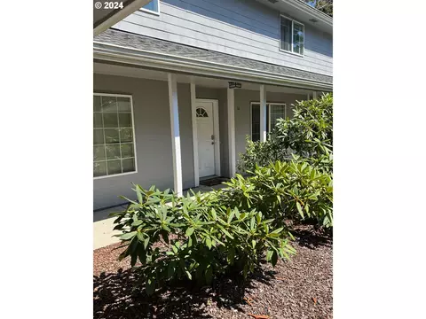1150 Hemlock St #D14, Florence, OR 97439