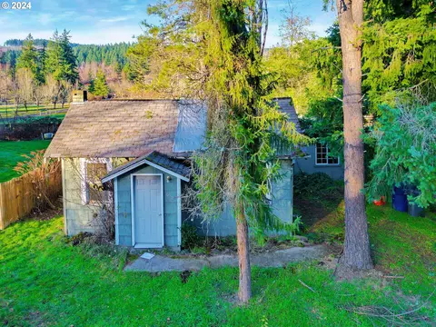 627 SE Fairview St, Mill City, OR 97360