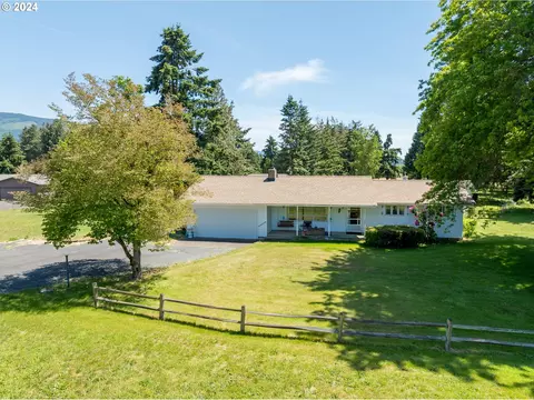 32670 Bush Garden Dr, Harrisburg, OR 97446