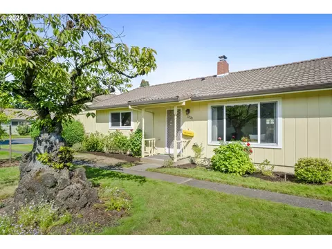 12520 SE Main St SE, Portland, OR 97233