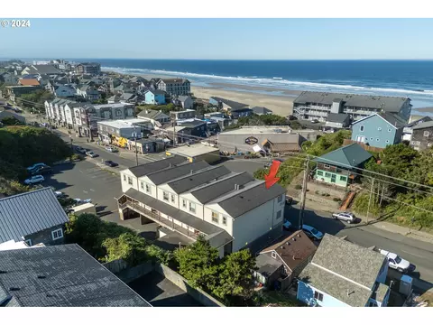 526 NW Coast St #H, Newport, OR 97365