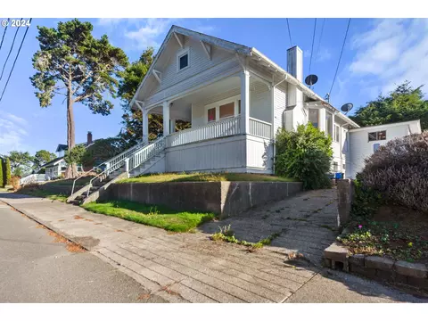 840 1st St SE, Bandon, OR 97411