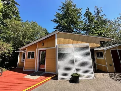 212 Bourbon St, Florence, OR 97439