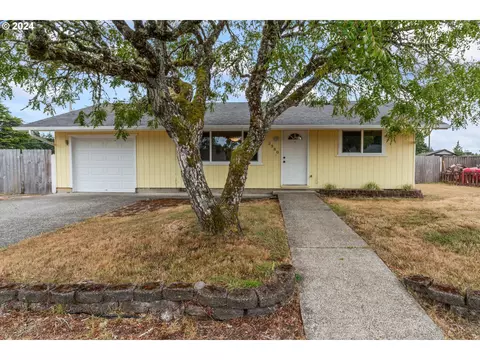 2380 19th St, Florence, OR 97439