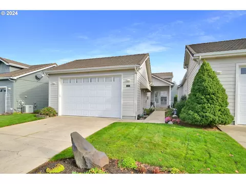 80 Magnolia Dr, Creswell, OR 97426